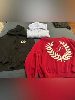 3 of same VS hoodie in diff colors.